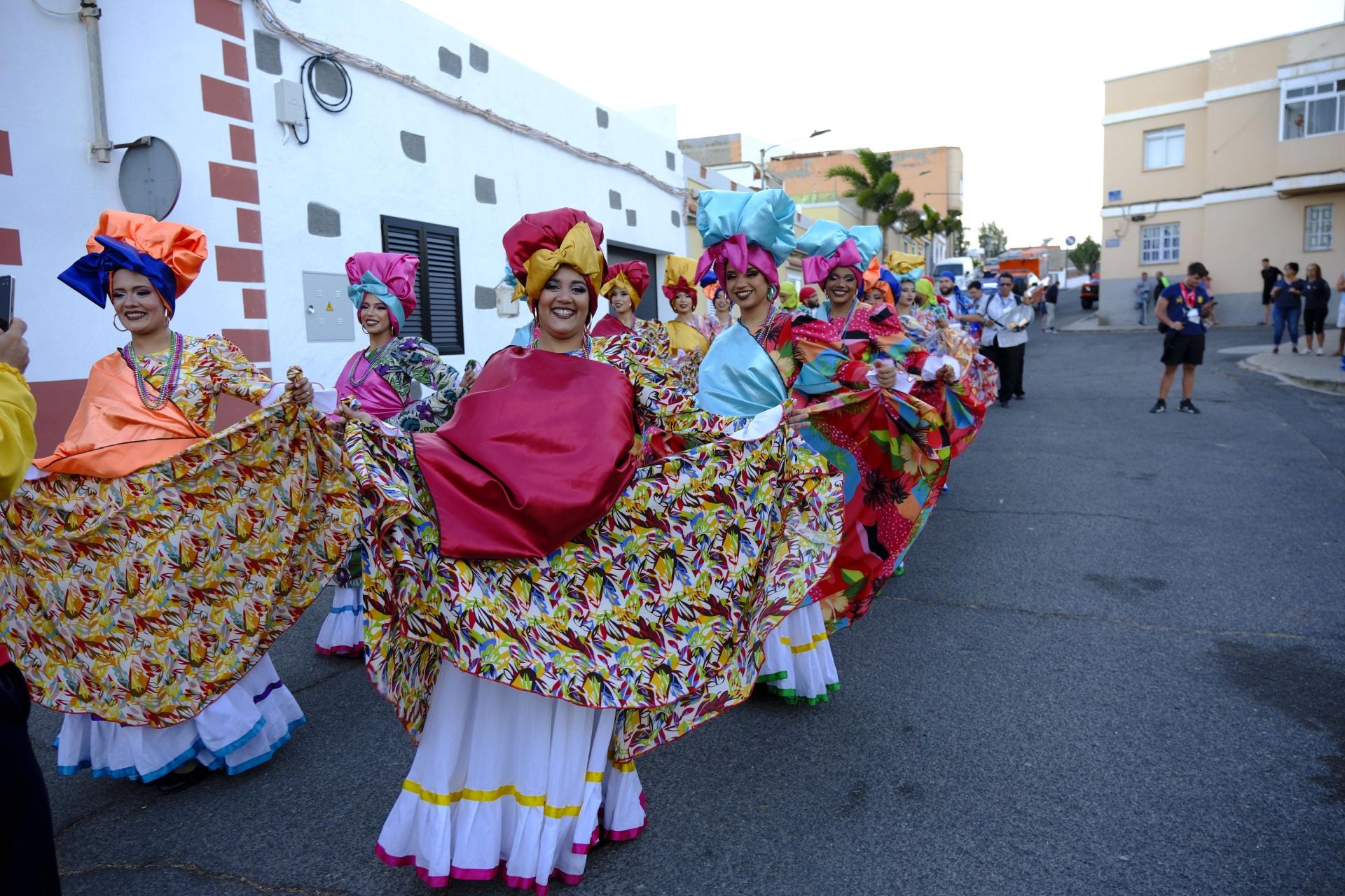 Color, música y cultura en el pasacalles de folclore de Ingenio