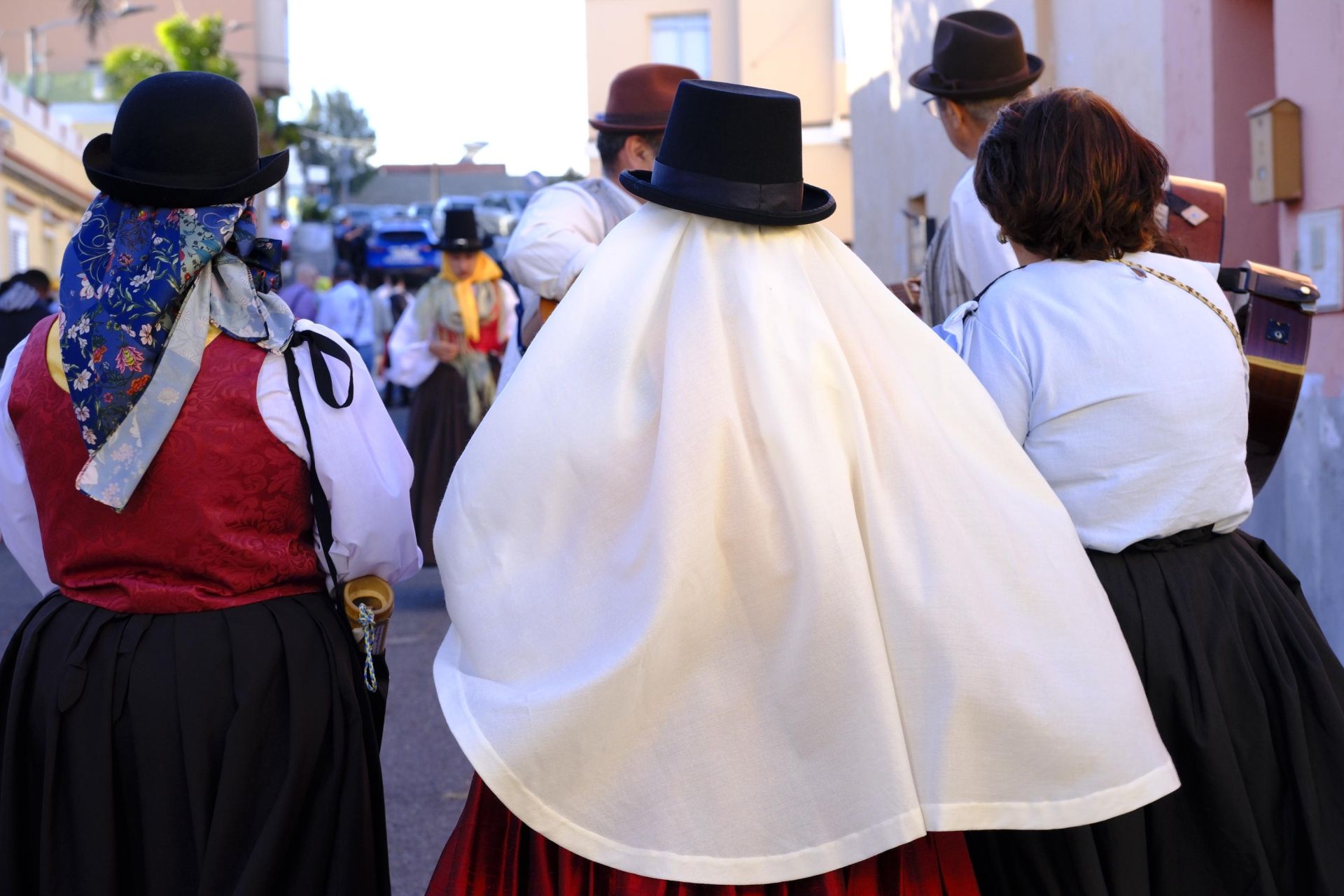 Color, música y cultura en el pasacalles de folclore de Ingenio