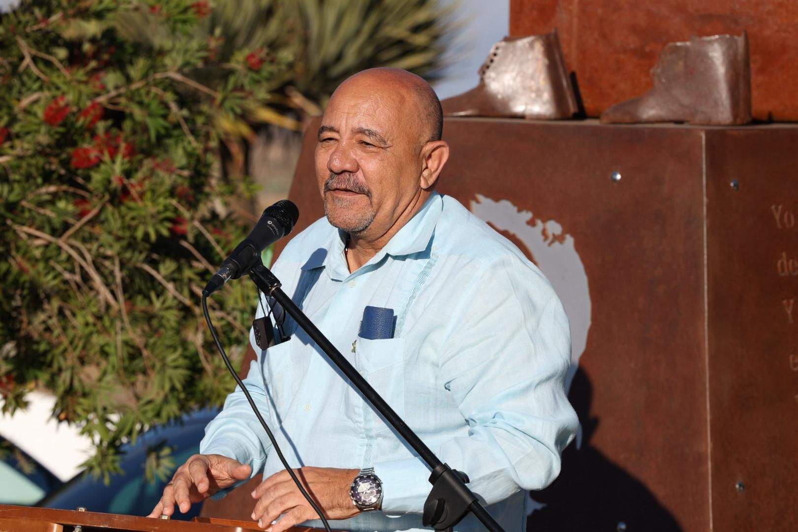 Momento en el que se descubrió la estatua en honor al abuelo de José Martí