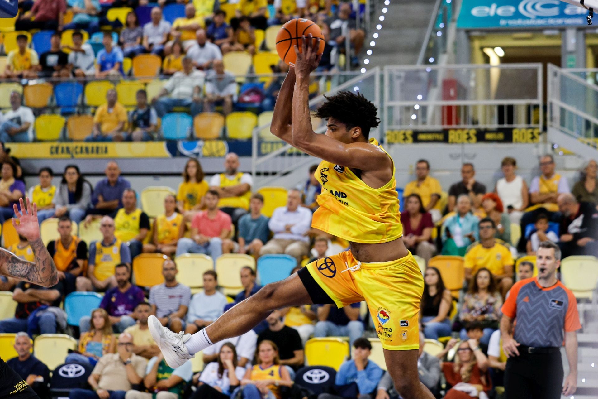 Urbaniak caza un rebote con el Granca.