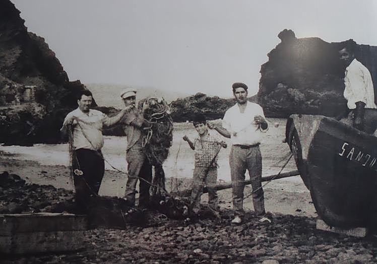 Una de las fotos rescatadas de los pescadores del Burrero, exhibida en una de las muestras de este año.