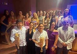 Las nuevas doctoras y doctores, con sus familiares y responsables de Sanidad en Fuerteventura.