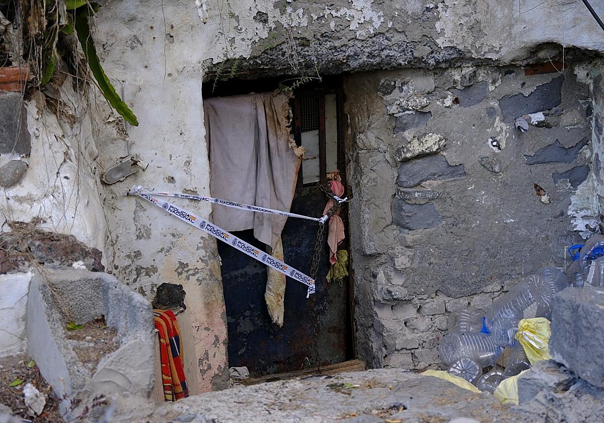 La especie de cueva donde apareció el cadáver.
