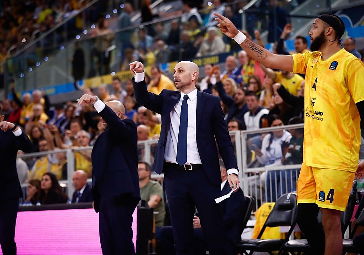 Oliver, durante un partido con el Granca en el Arena.