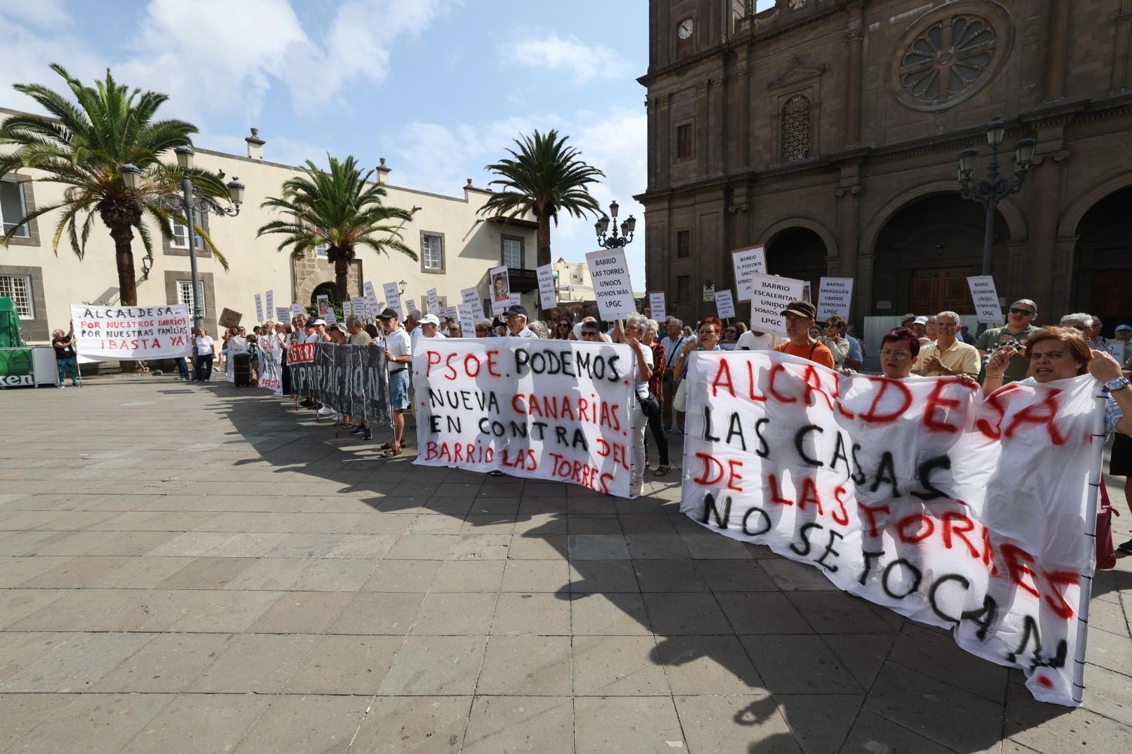 Las imágenes de la concentración de los vecinos de Las Torres en Santa Ana
