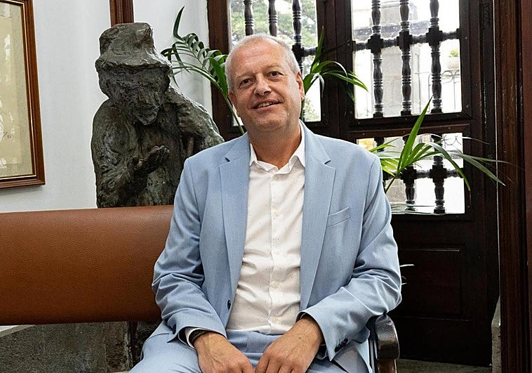 José Agustín Arencibia, alcalde de Teror, en la Casa Consistorial de la villa.