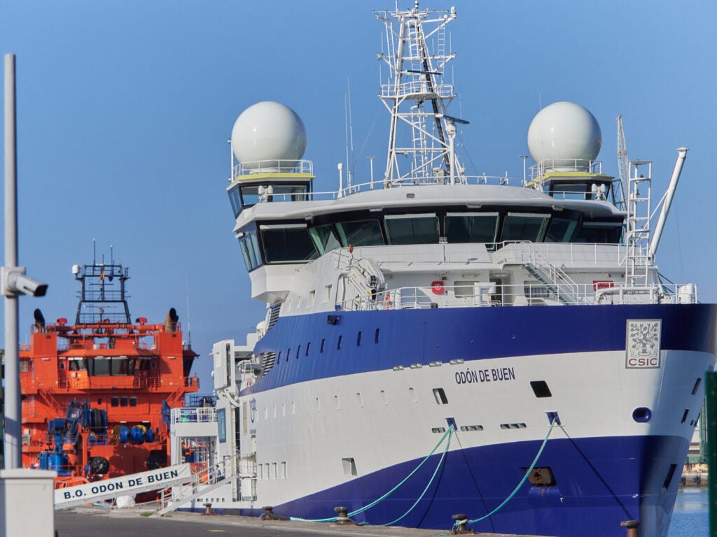 Puesta a punto en Canarias del barco estrella de la flota científica española