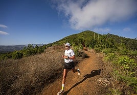 El gomero Álvaro Escuela, ganador de la prueba reina, bajando de Osorio.