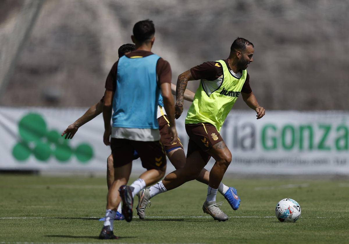 Jesé Rodríguez completó este domingo su primera sesión de trabajo con la UD tras anunciarse su fichaje.