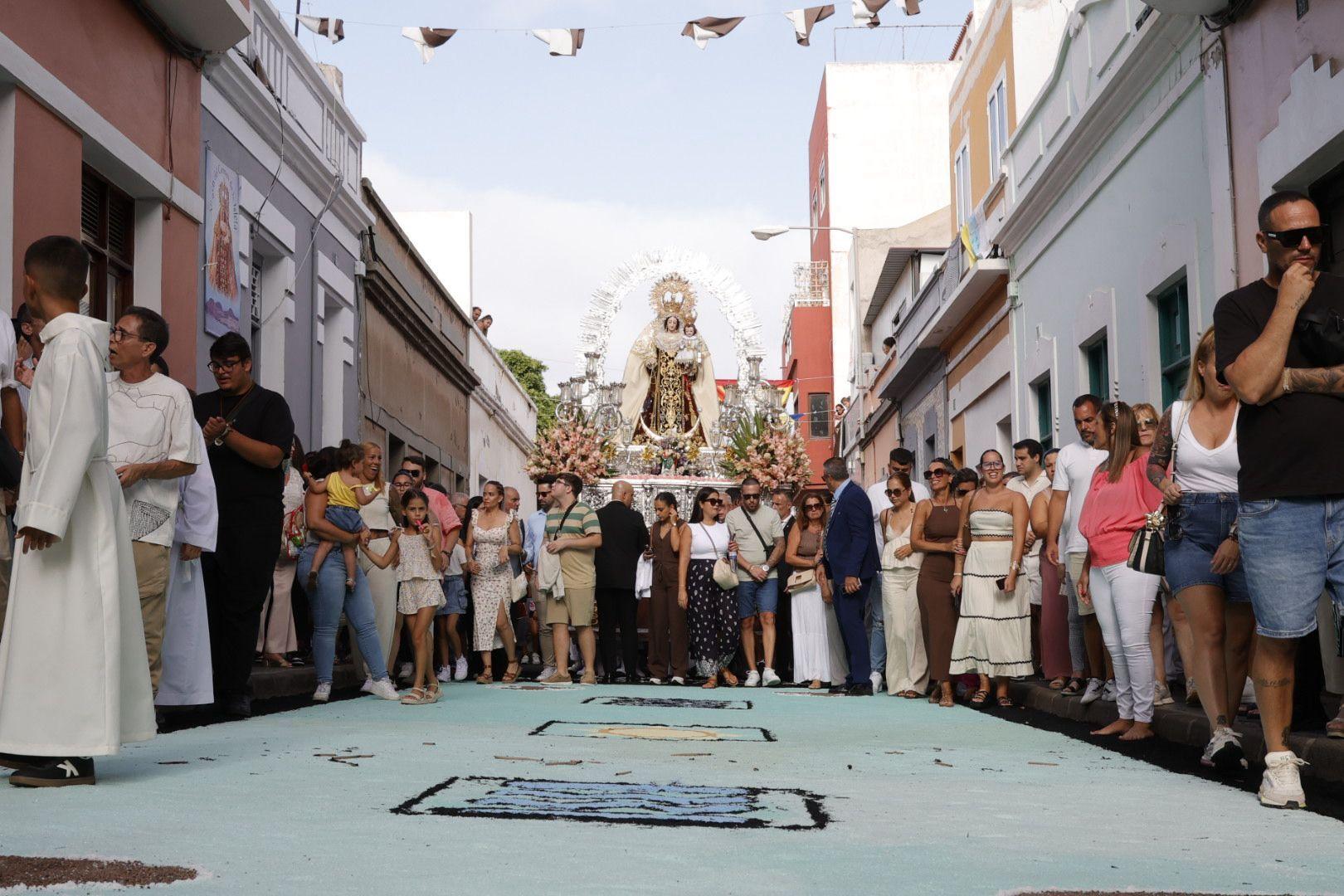 La Isleta volvió a echarse a la calle por la Virgen del Carmen