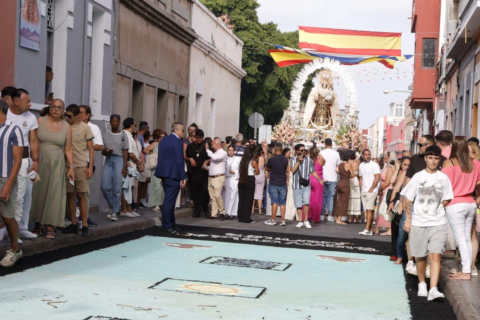 La Isleta volvió a echarse a la calle por la Virgen del Carmen