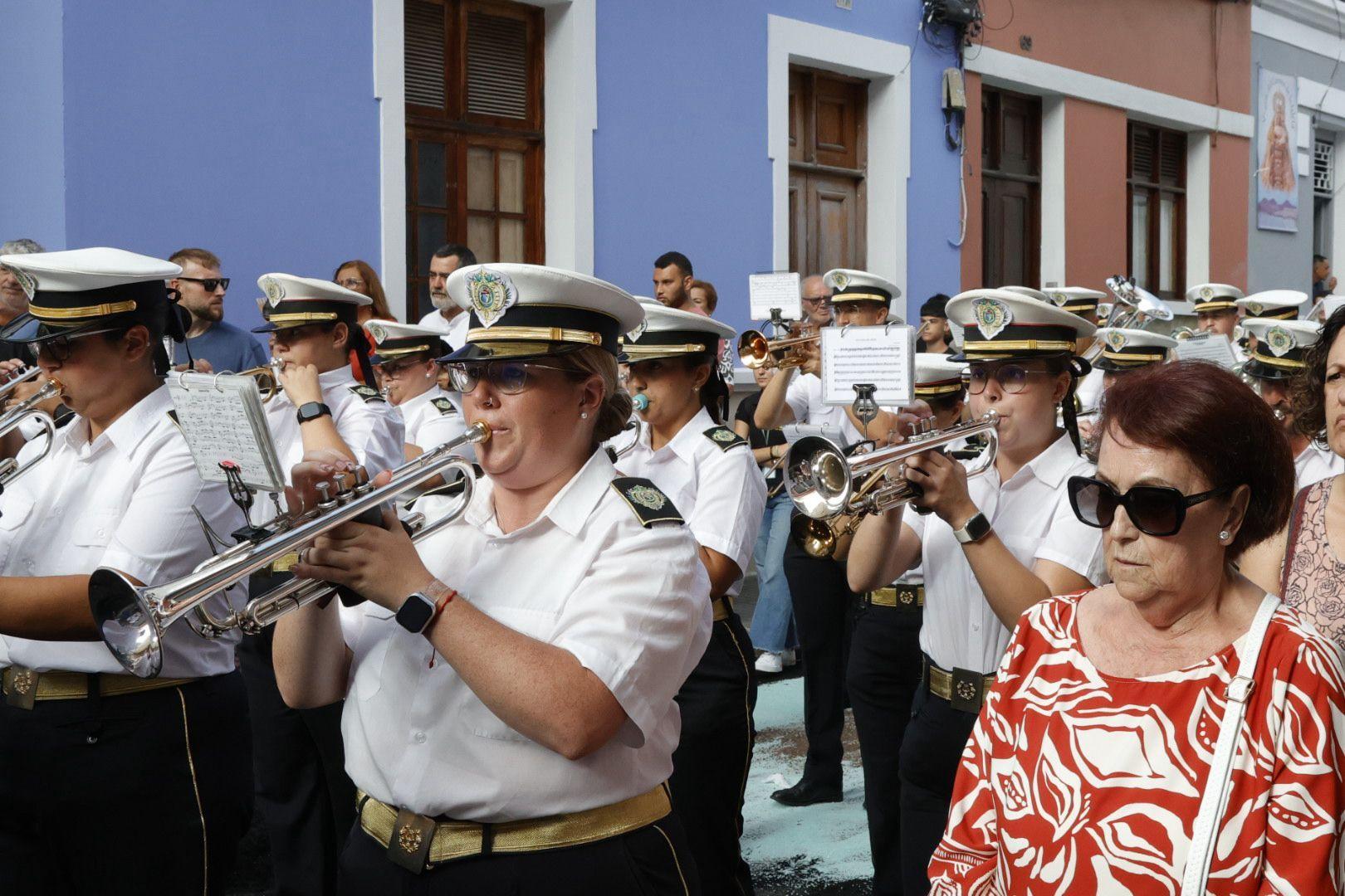 La Isleta volvió a echarse a la calle por la Virgen del Carmen