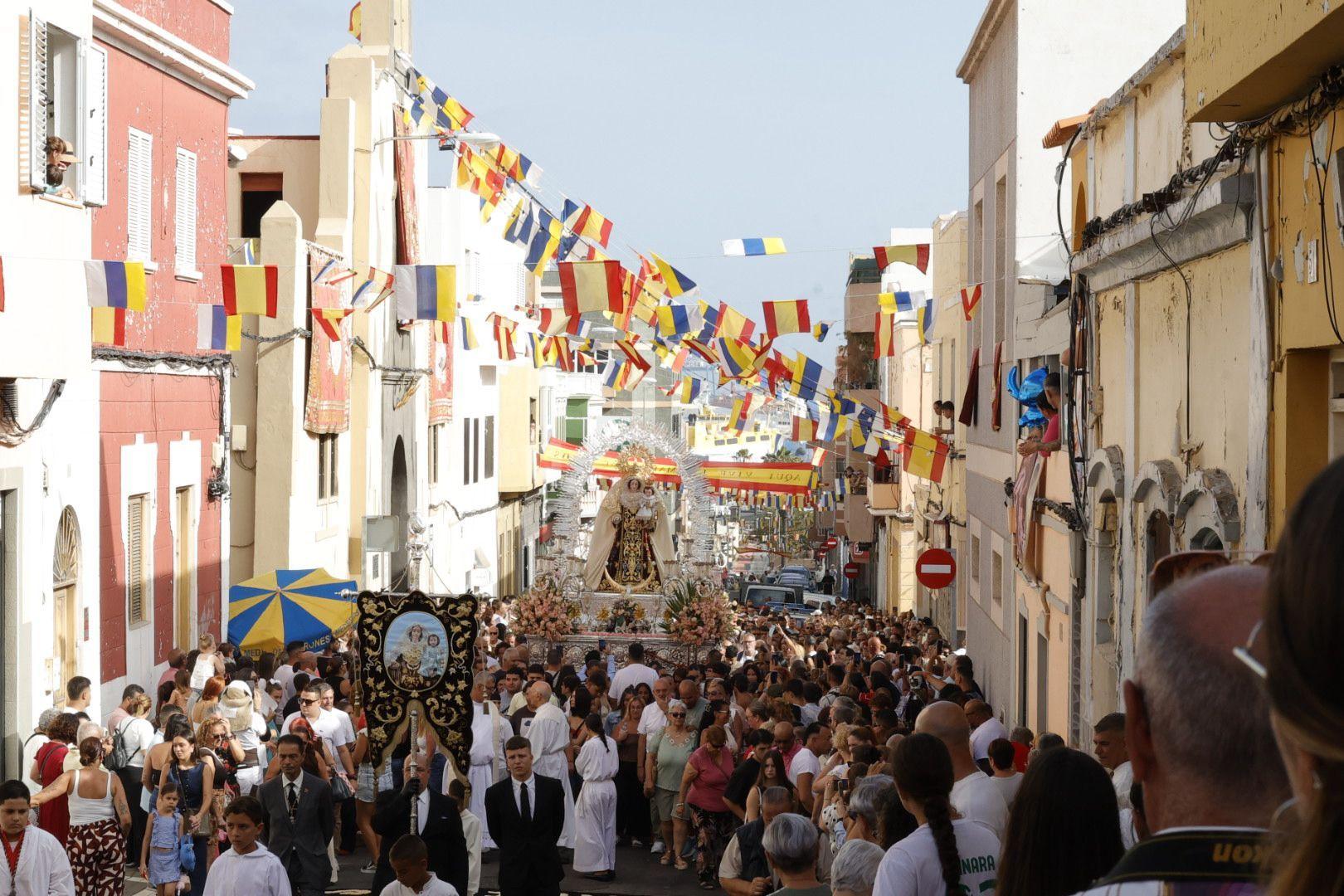 La Isleta volvió a echarse a la calle por la Virgen del Carmen