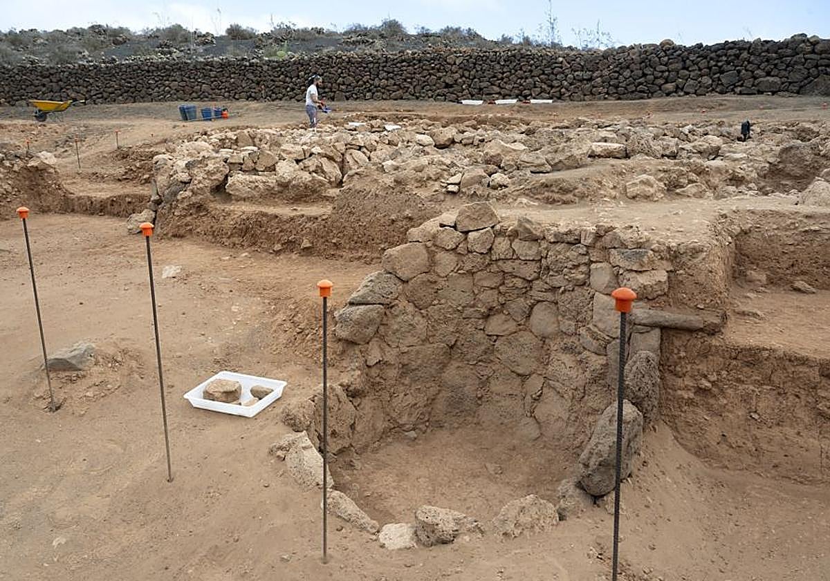 Imagen principal - Cuarenta años de El Bebedero: aparece lo que podría ser el aljibe más antiguo de Lanzarote