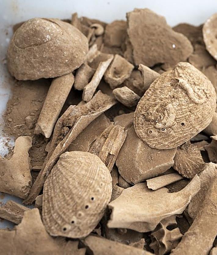 Imagen secundaria 2 - Cuarenta años de El Bebedero: aparece lo que podría ser el aljibe más antiguo de Lanzarote