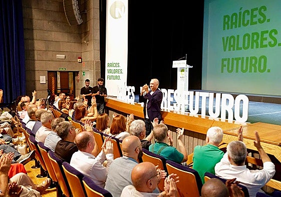 Luis Campos tras salir designado líder de NC este domingo en el Congreso Nacional del partido.