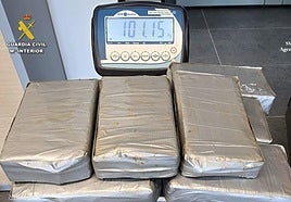 Golpe al narcotráfico en Gran Canaria: detienen a un buzo tras intentar extraer 101 kilos de cocaína de un buque en el Puerto de La Luz