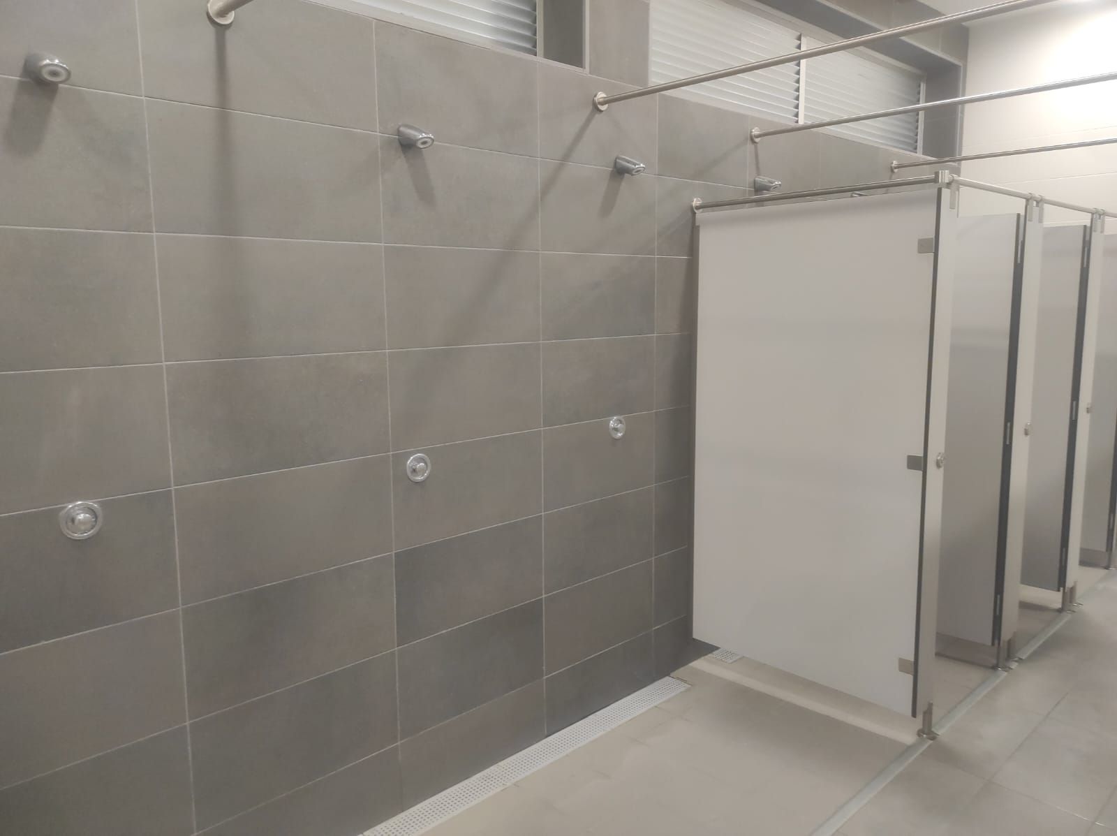 La piscina municipal abrirá el próximo lunes pero las duchas permanecerán cerradas.