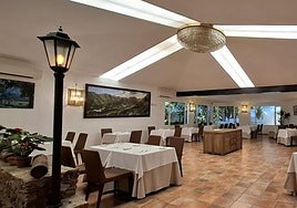 Salón-comedor. Jardines de Casa Romántica.