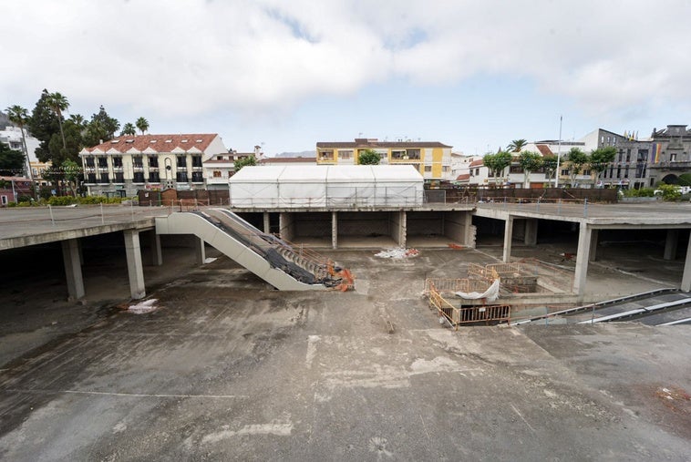 El 'mamotreto' de Santa Brígida, denominado ahora como Gran Canaria Central, lleva más de dos décadas de abandono en pleno casco de la Villa.