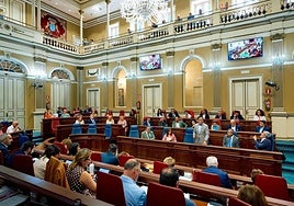 Entre heces, apagones y mociones surrealistas