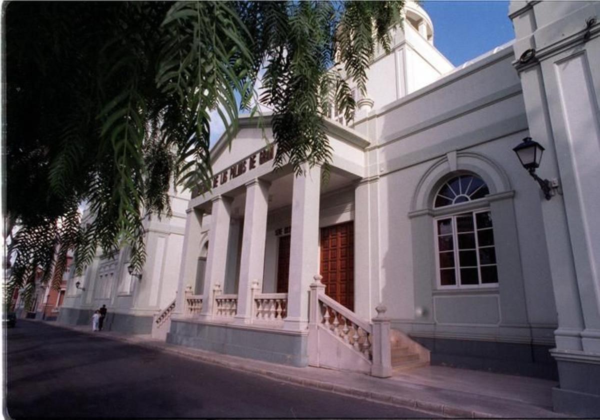 Imagen de archivo de la fachada del Rectorado de la ULPGC.