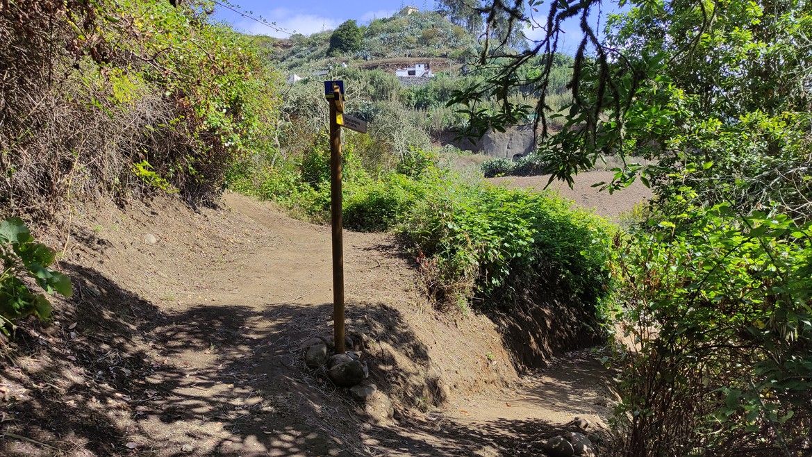 Tras los trabajos de mantenimiento y señalización, el sendero de Fontanales a Santa Cristina se ha convertido en 12 kilómetros de ensueño.