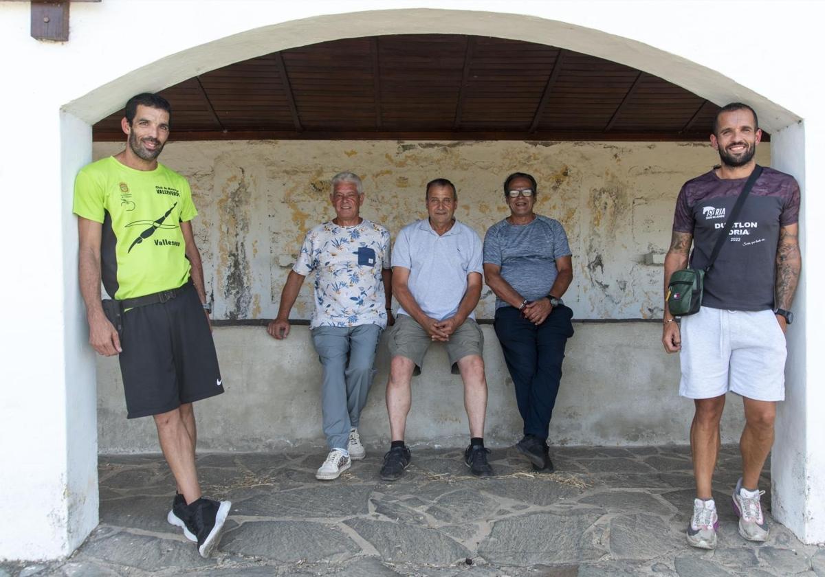 Los hermanos Aythami y Yosimar Navarro junto a Carlos Navarro, José Epifanio Pérez y Paco Rodríguez.