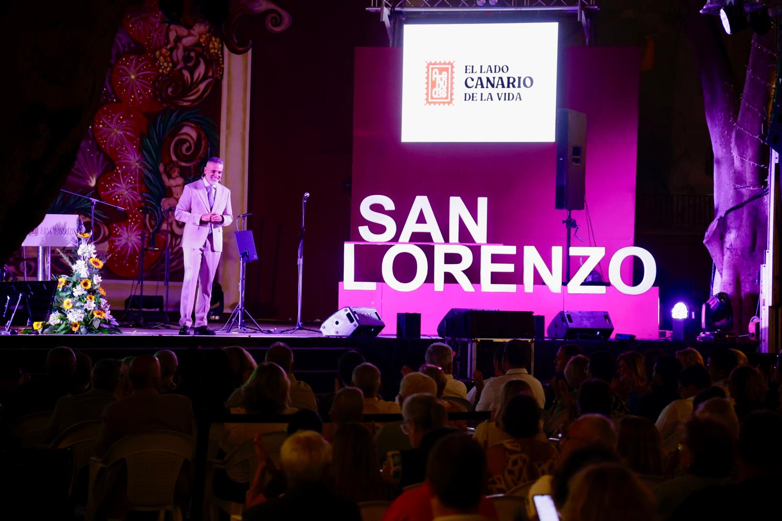 Imágenes de la lectura del pregón en la plaza de San Lorenzo