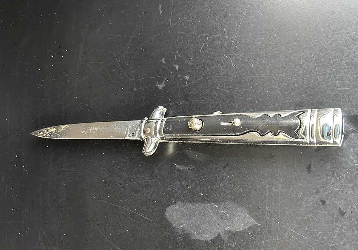 Imagen de la navaja que utilizó el agresor.