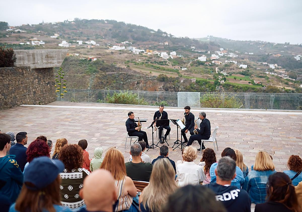 Imagen principal - Mágico amanecer en la Villa de Moya