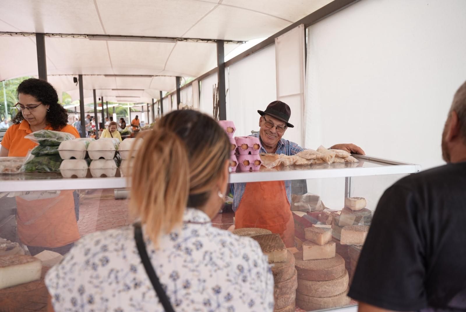 Mercado agrícola y muestra de artesanía Tasate con motivo de las fiestas de San Lorenzo