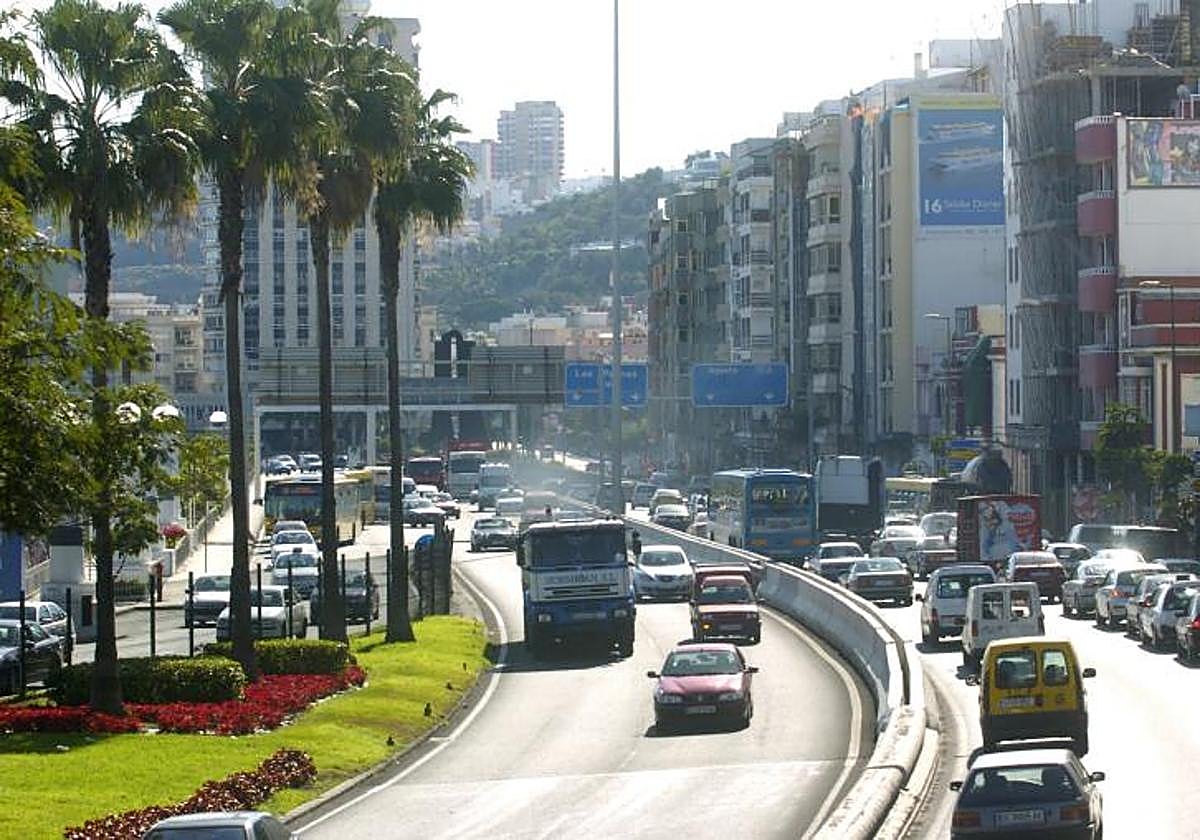 Imagen de archivo de una vía circulatoria en la capital grancanaria.