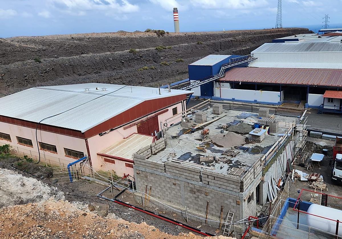 El inmueble en obras corresponde al depósito de aguas sanitarias del Matadero.