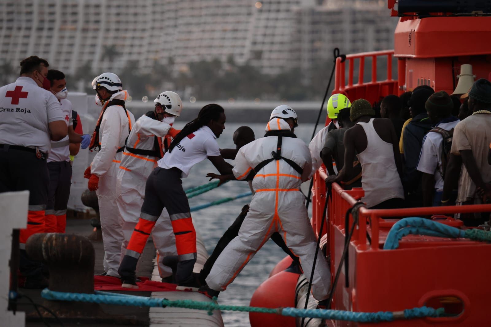 Así fue la llegada del cayuco con un fallecido a Gran Canaria