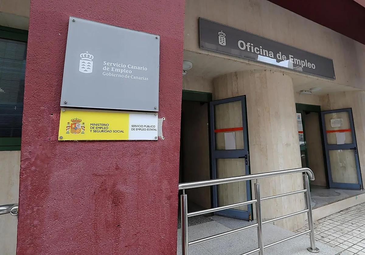 Oficina de empleo en Canarias.