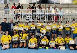 En la imagen, un buen número de los alumnos del campus, que ha contado con la colaboración de Guaguas Municipales. 