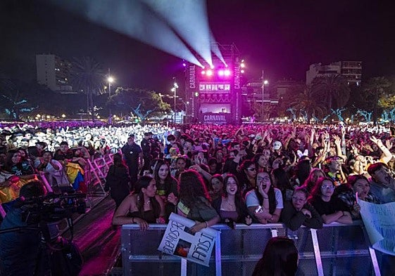 Imagen del concierto de Maluma en el parque de Santa Catalina durante el carnaval de Las Palmas de Gran Canaria de 2025.