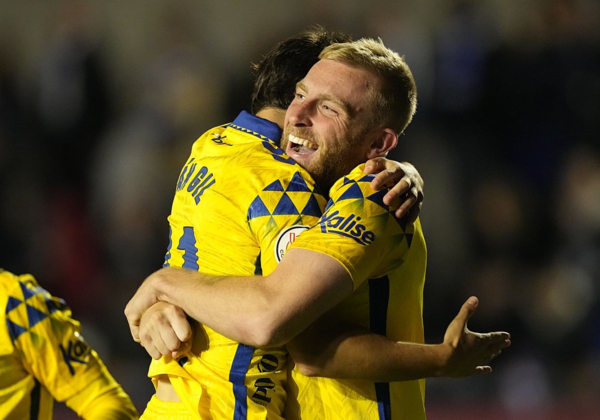 Oli McBurnie vistiendo la camiseta de la UD Las Palmas.