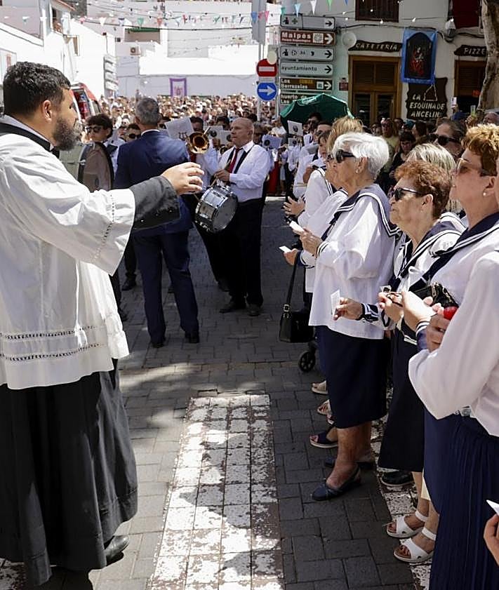 Imagen secundaria 2 - La procesión del Encuentro genera emoción en Agaete