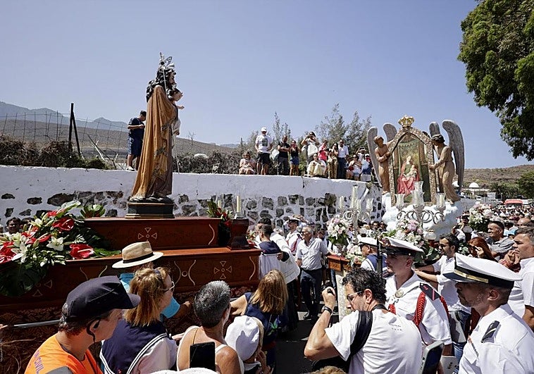 Miles de feligreses asisten al encuentro entre San José y Nuestra Señora de Las Nieves.
