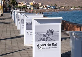 Parte de la muestra luce en la avenida marítima Paco Hierro de Gran Tarajal.
