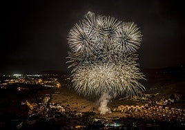 Los fuegos iluminando el cielo de San Lorenzo
