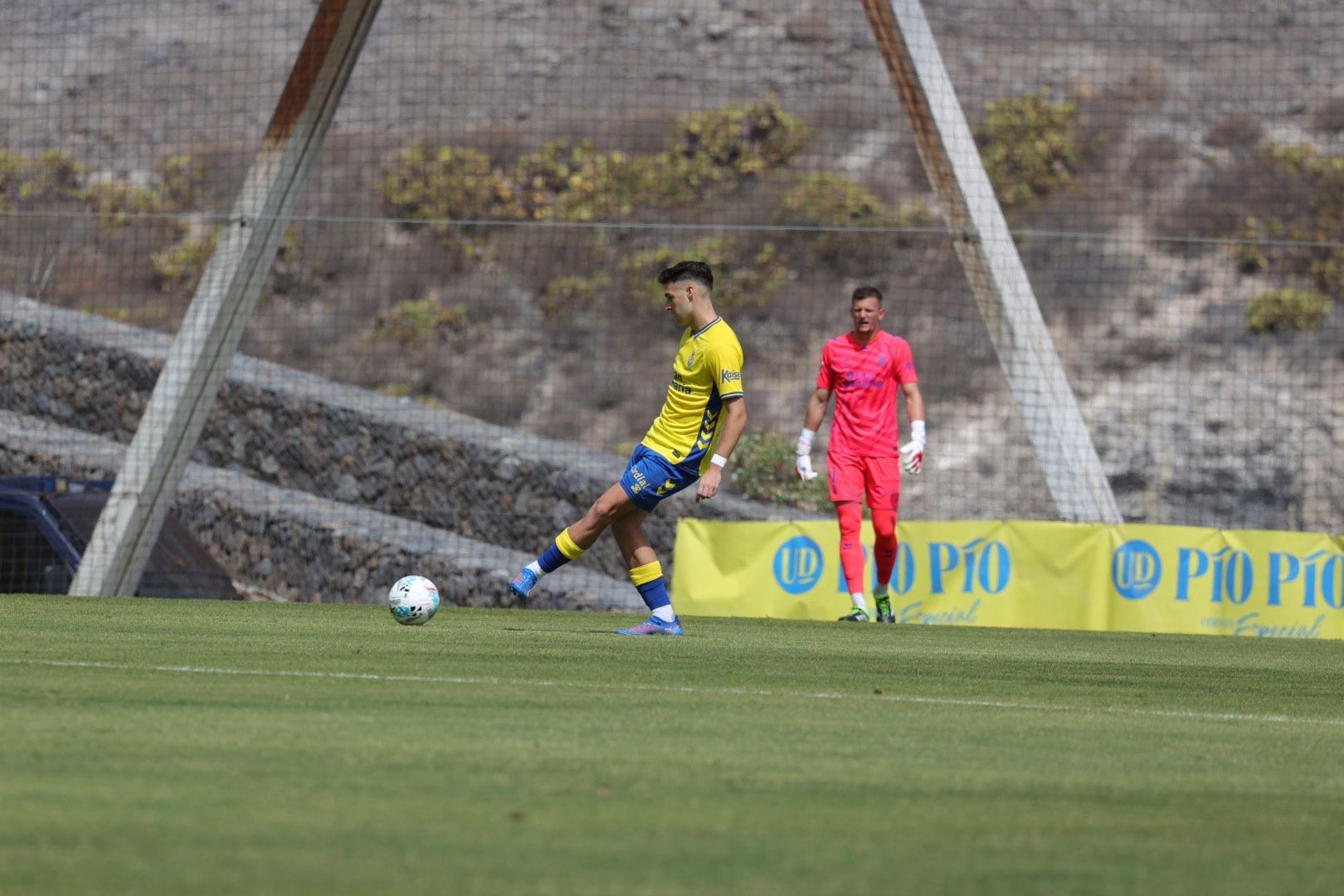 Pasión y rivalidad en el derbi canario: UD Las Palmas - CD Tenerife