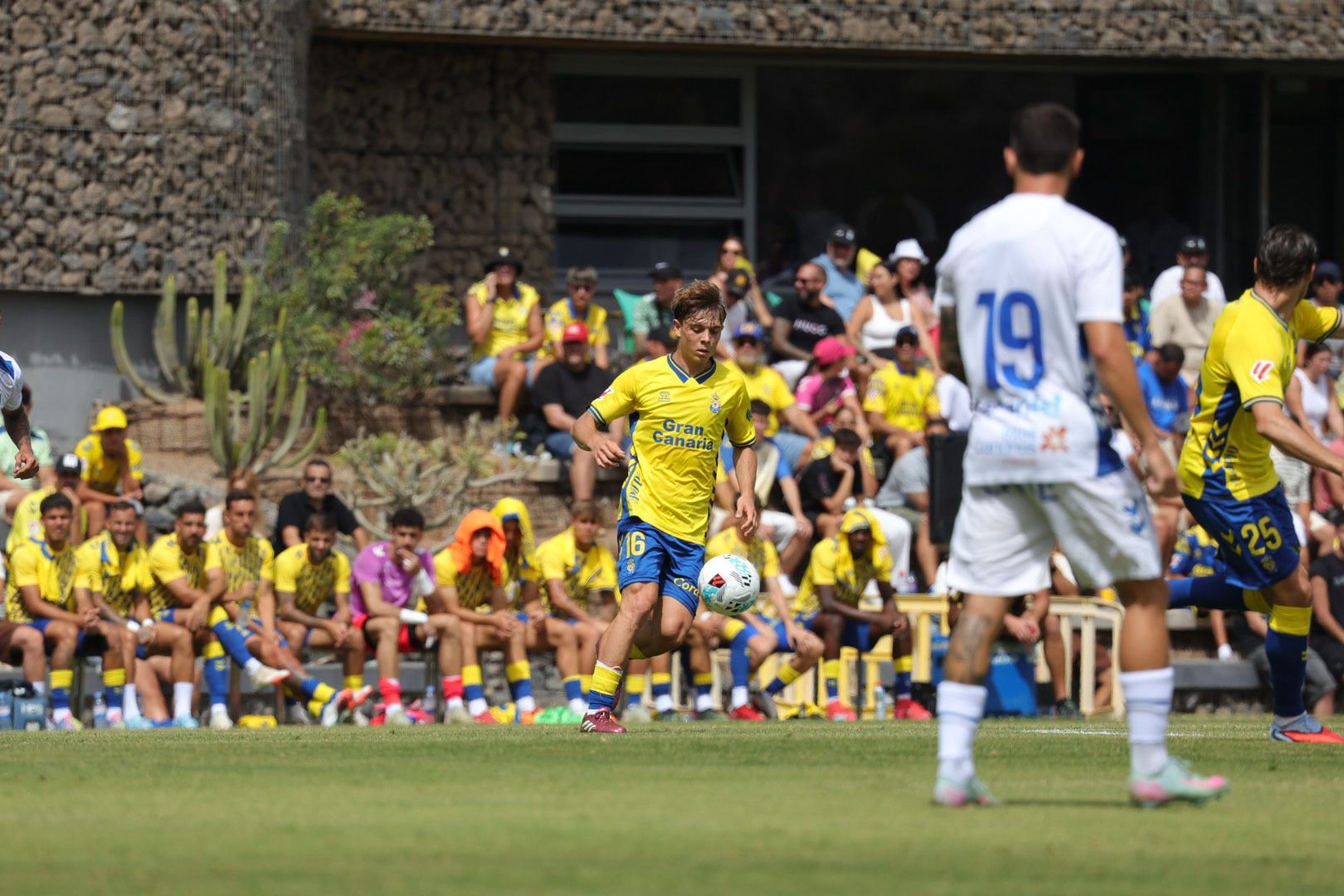 Pasión y rivalidad en el derbi canario: UD Las Palmas - CD Tenerife