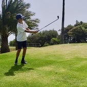 Uno de los participantes, ayer durante el recorrido en el Real Club de Golf de Las Palmas.