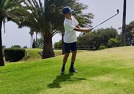 Uno de los participantes, ayer durante el recorrido en el Real Club de Golf de Las Palmas.