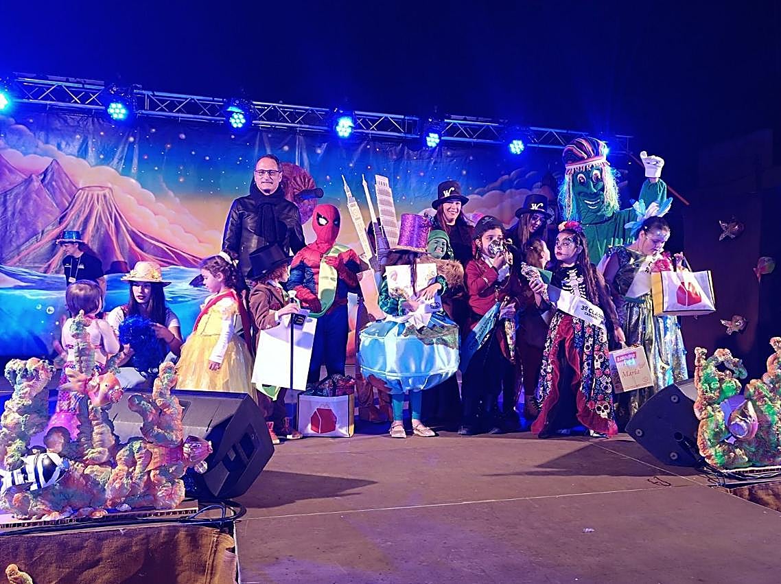 Imagen secundaria 1 - Montaña Cardones: caretas, disfraces y mucha fiesta