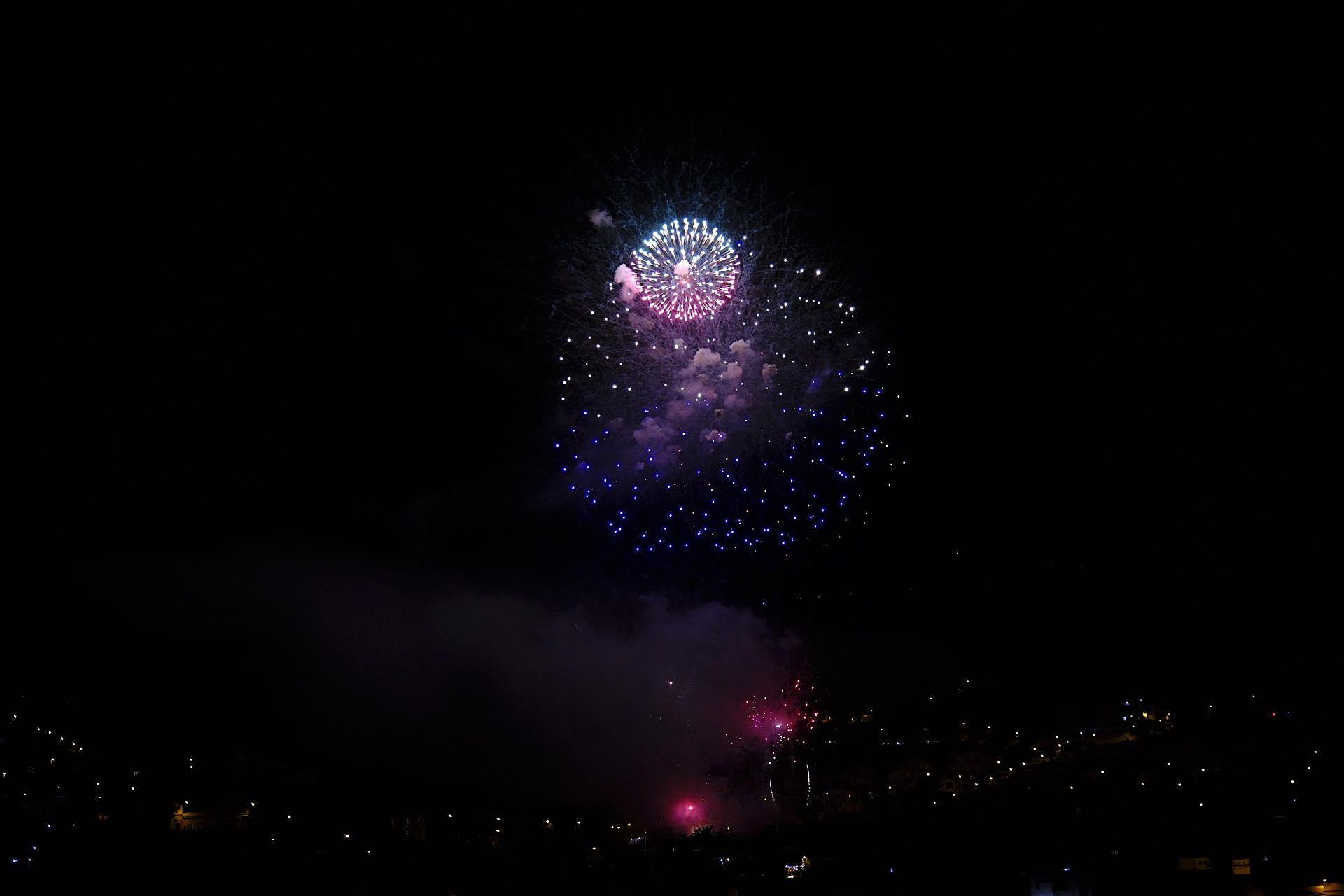 Los fuegos muestran todo su esplendor en San Lorenzo