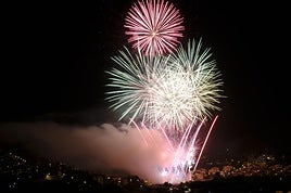 Los fuegos muestran todo su esplendor en San Lorenzo